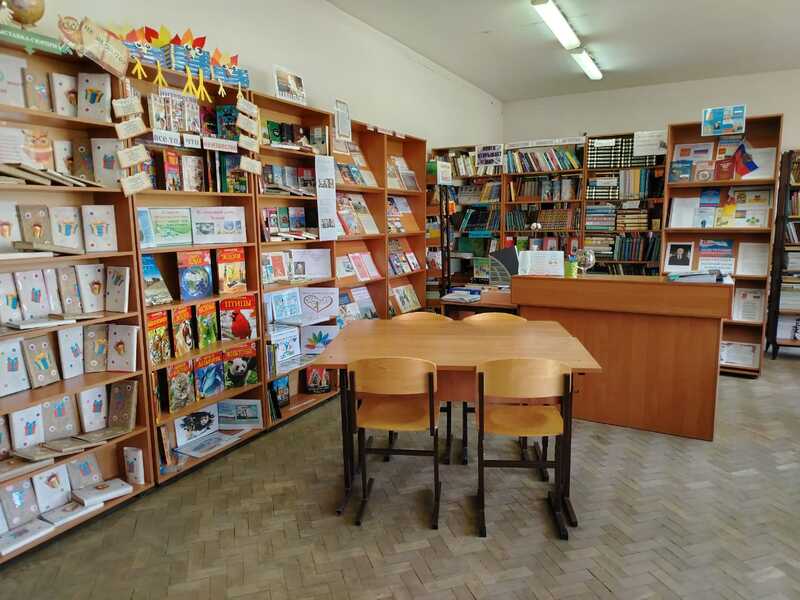 Фото. Библиотека МАОУ СОШ №46 в средней школе.